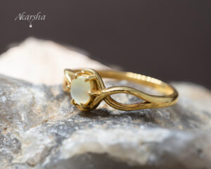 cat's_eye_yellow_gold_ring